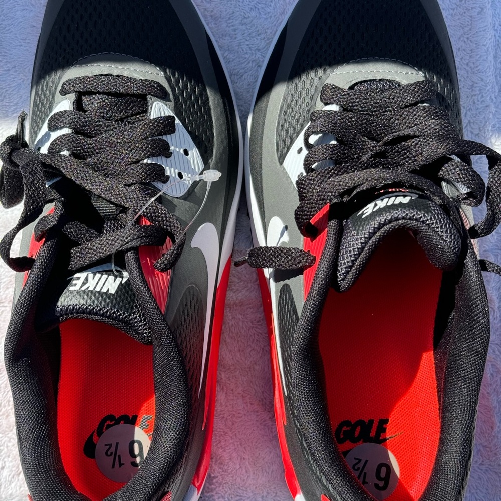 Nike Air Max Black and Red Shoes - Picture 6 of 9
